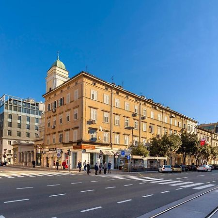 Deluxe Apartments & Rooms "In The Center" Rijeka Bagian luar foto