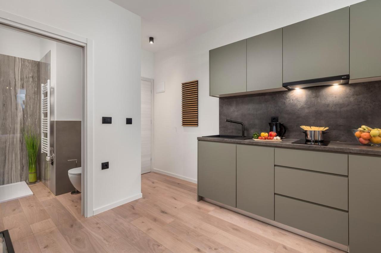 Deluxe Apartments & Rooms "In The Center" Rijeka Bagian luar foto
