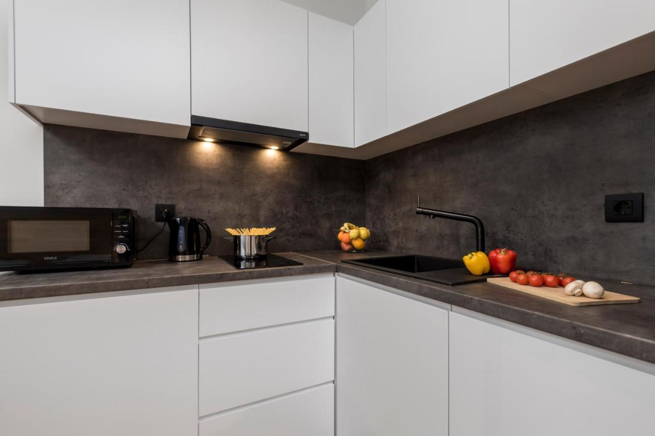 Deluxe Apartments & Rooms "In The Center" Rijeka Bagian luar foto