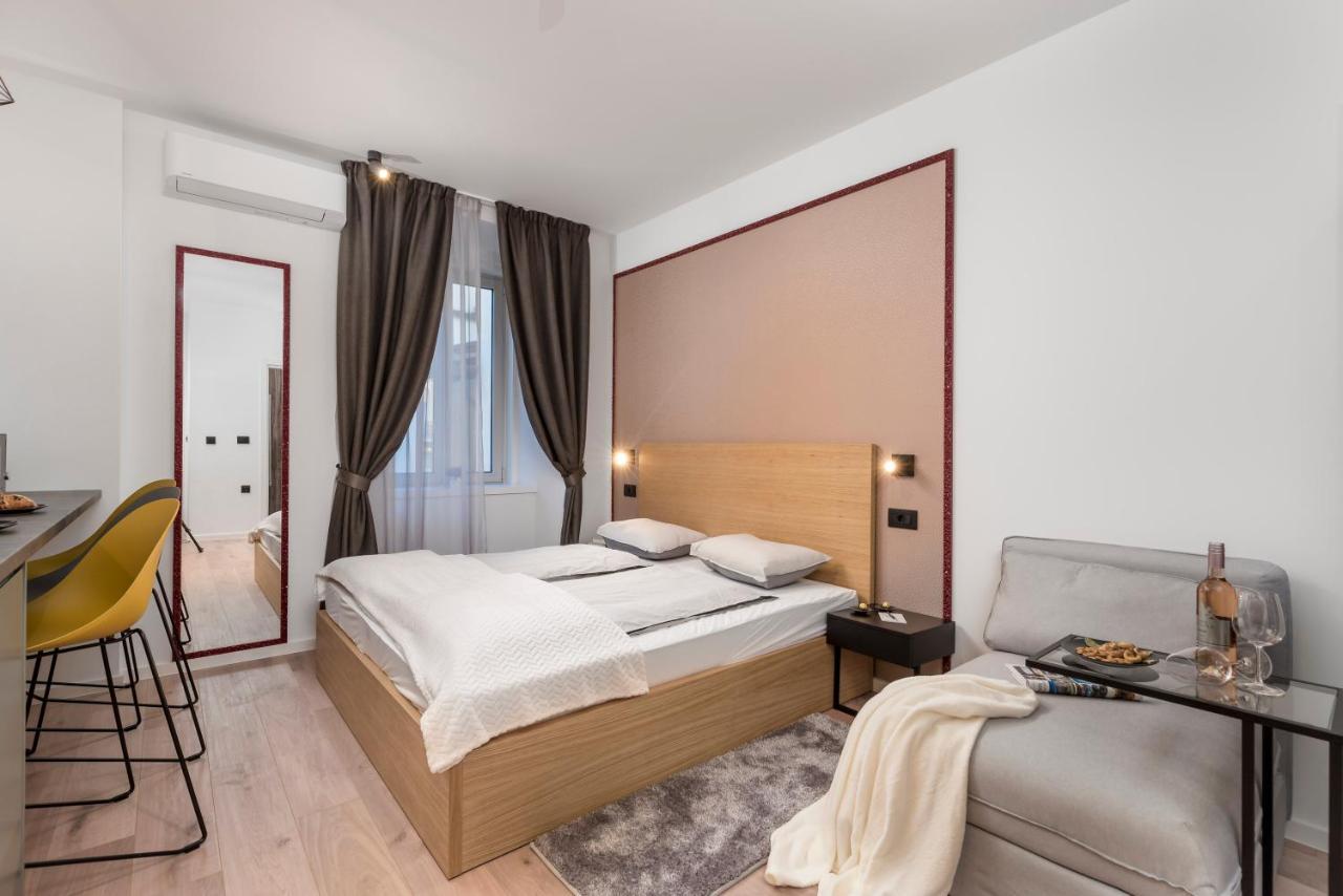 Deluxe Apartments & Rooms "In The Center" Rijeka Bagian luar foto