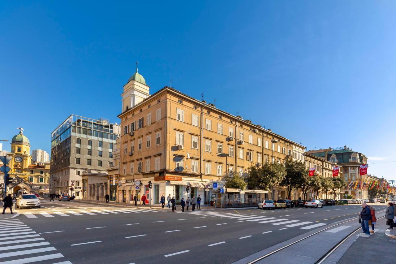 Deluxe Apartments & Rooms "In The Center" Rijeka Bagian luar foto