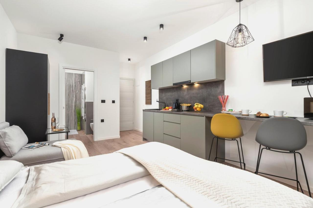 Deluxe Apartments & Rooms "In The Center" Rijeka Bagian luar foto