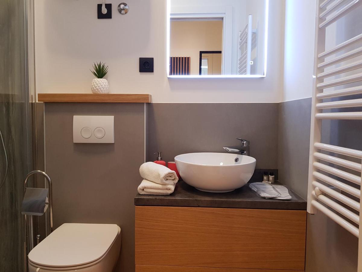 Deluxe Apartments & Rooms "In The Center" Rijeka Bagian luar foto